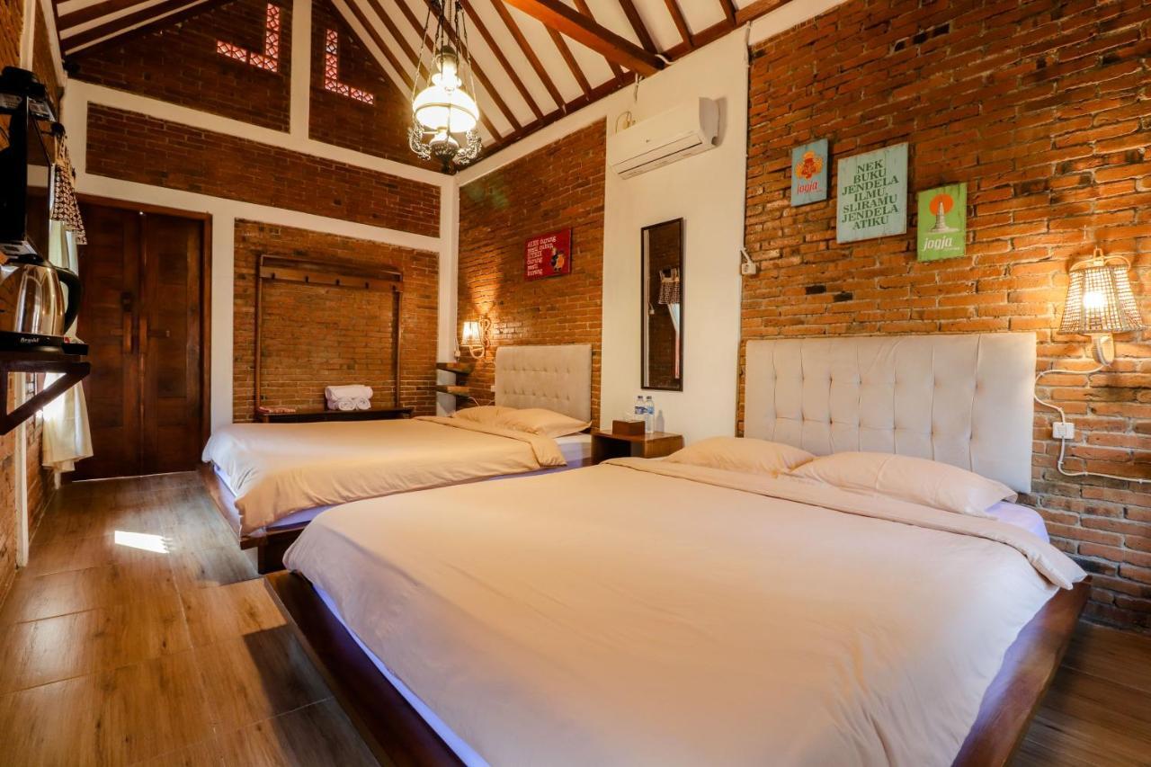 Omah Teras Bata Guesthouse Yogyakarta Exterior photo