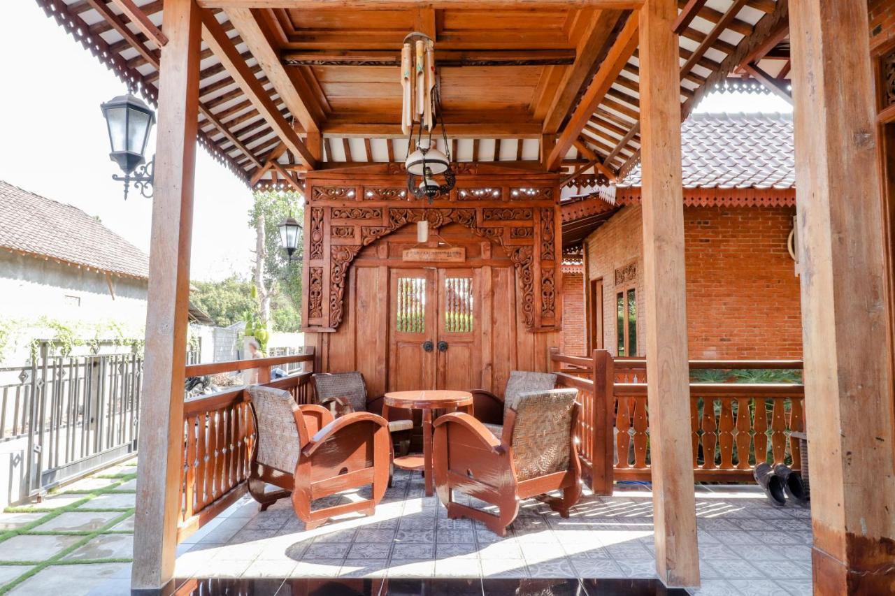 Omah Teras Bata Guesthouse Yogyakarta Exterior photo