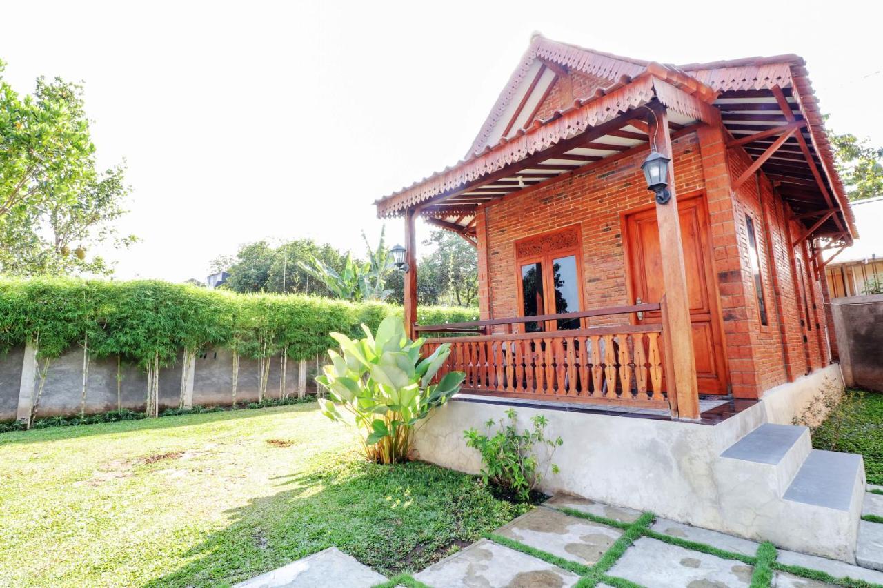 Omah Teras Bata Guesthouse Yogyakarta Exterior photo